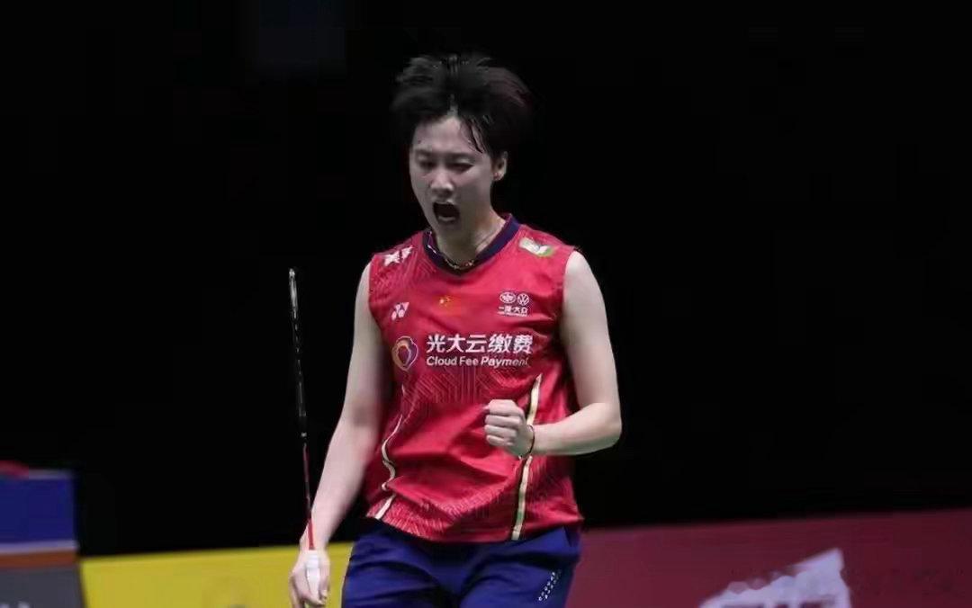 陈雨菲晋级中国公开赛女单16强陈雨菲苦战91分钟，2比1淘汰仁平菜月，挺进女单1