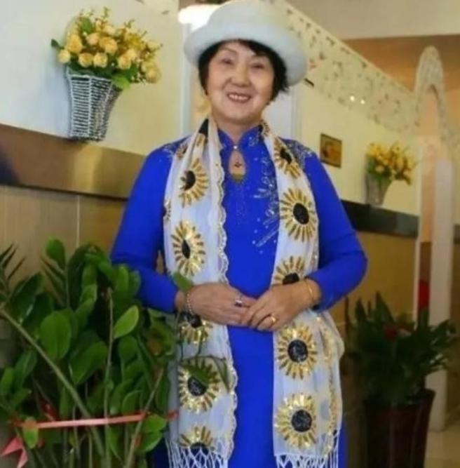 她因走私被判死缓，入狱后，丈夫带着保姆和积蓄离开，唯一的女儿喝农药去世，就在人人