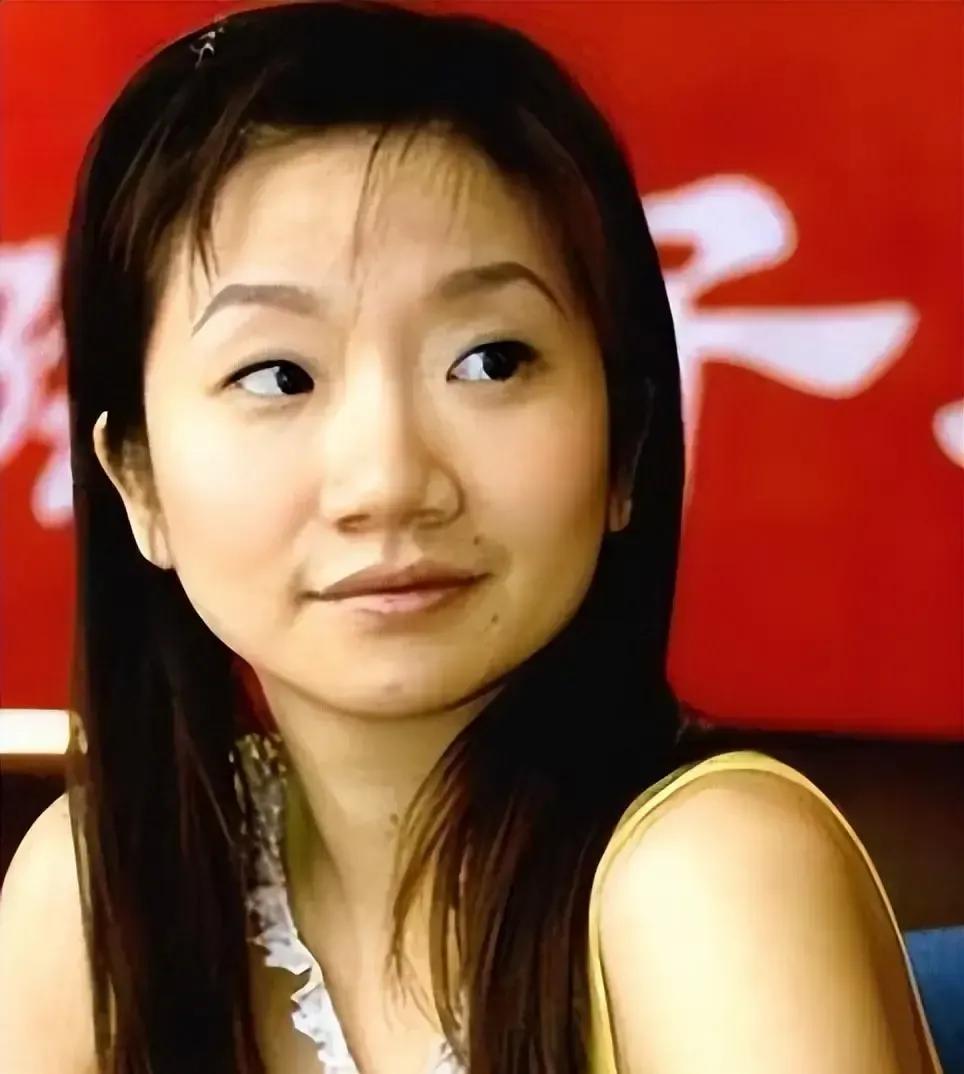 陶晶莹在节目里说年轻人动不动就喊苦，她小时候更惨都没吭声。
我看完片段直接翻白眼