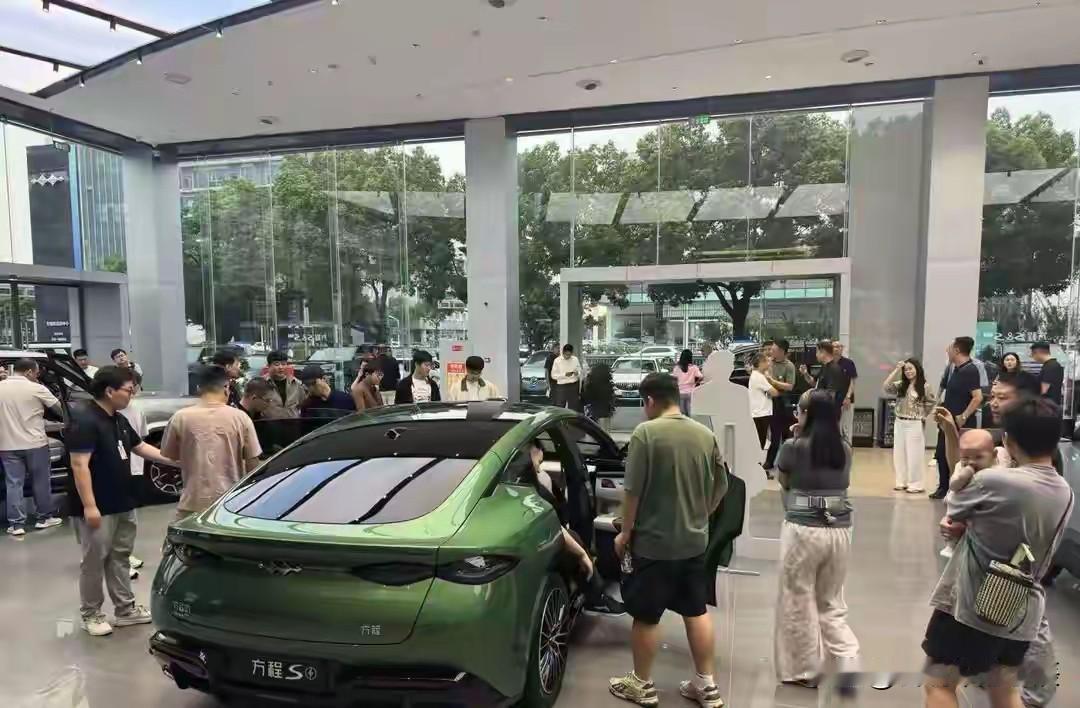 18.99万起，方程豹S系列上市即火？

9月16日，方程豹首款轿车方程S、方程