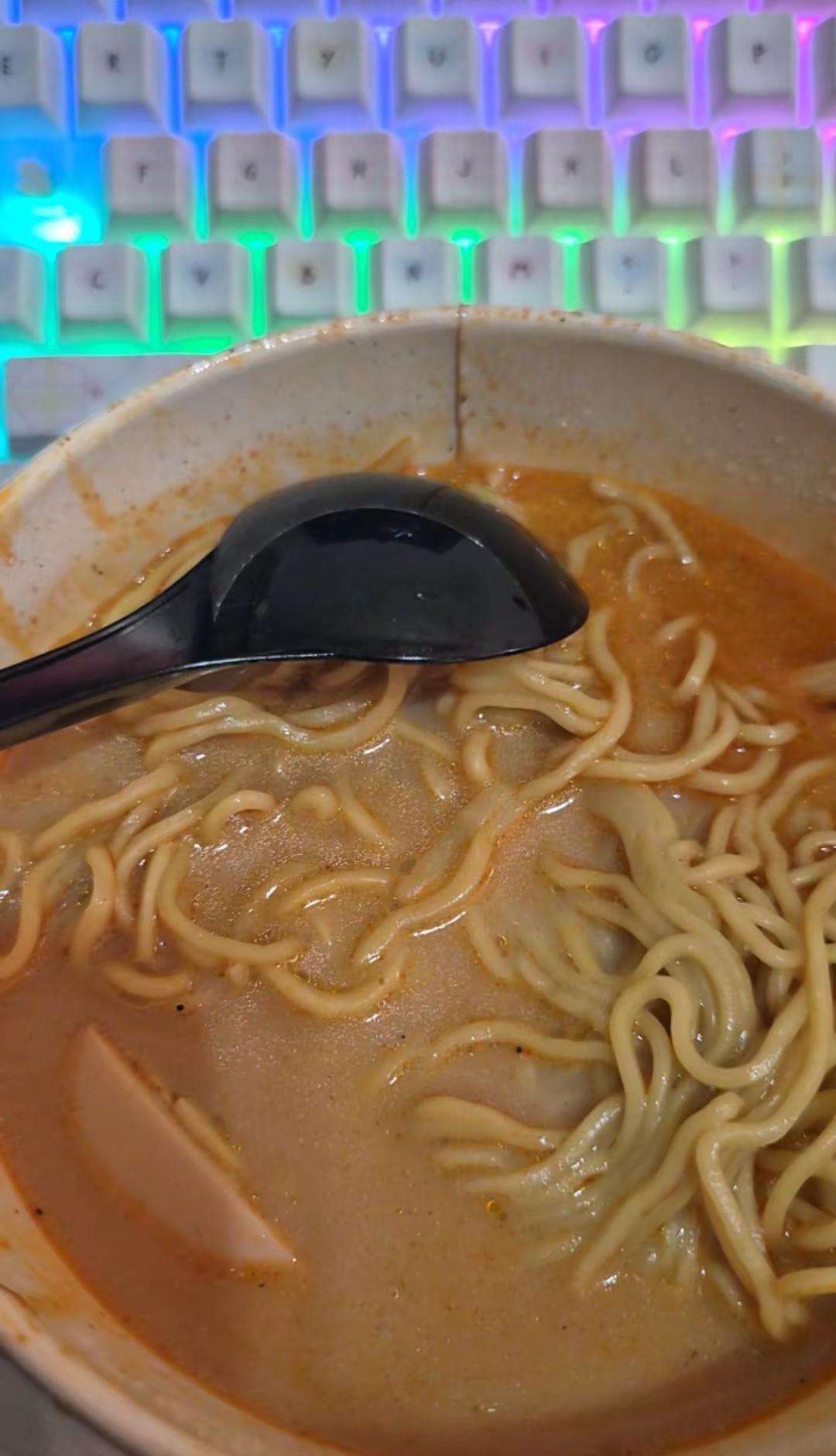 这一条也是他。很谢谢我男朋友不开心的时候会跟我说一堆虽然都是些挺...额？昨天晚