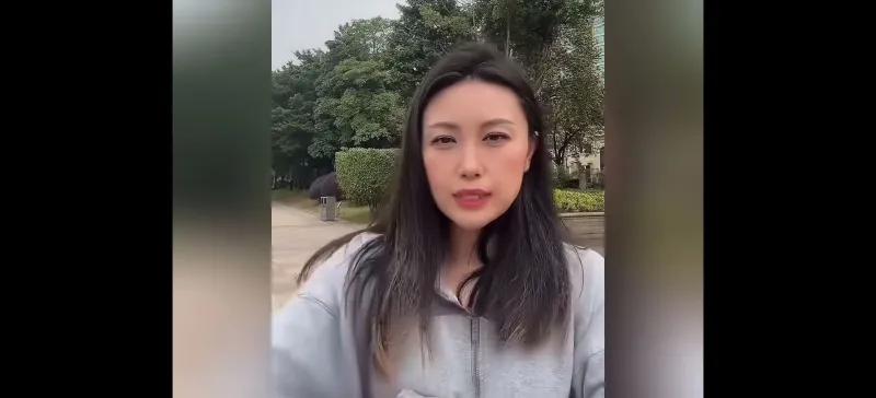 一位网友说：加拿大陪读妈妈气质不错！话里有话啊？可不能一棍子打翻一船人！