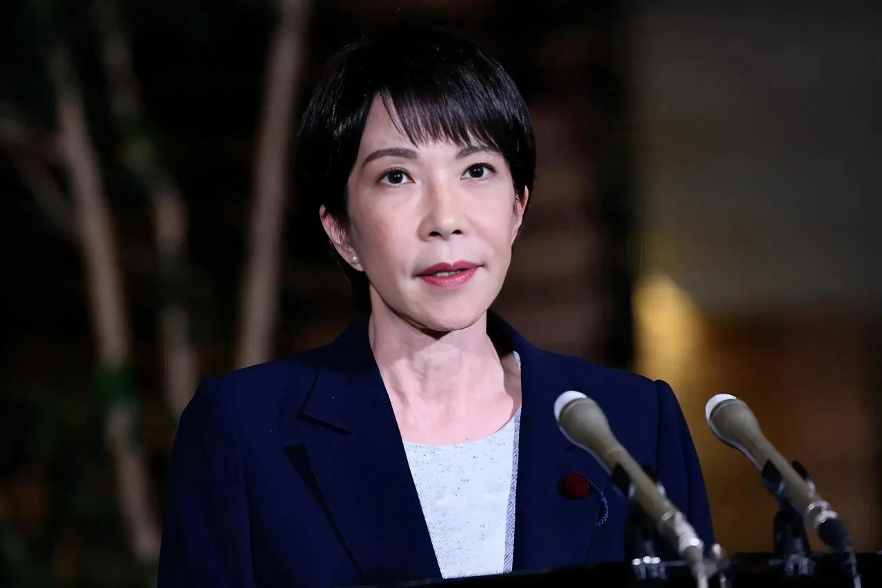 日本的一系列操作充满矛盾与荒诞。它既放不下霸权野心，又无力承担对抗代价；既想挑衅