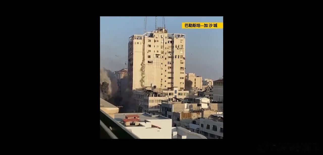 下图是以色列空军炸毁加沙城内3栋哈马斯武装人员办公楼的截图，以色列人先炸左边、再