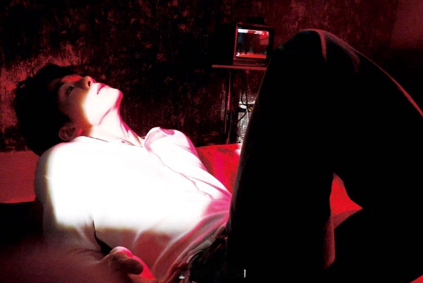 曾舜晞粤语情歌的舒适区 曾舜晞唱粤语情歌的时候整个人的状态都不一样了，松弛又深情