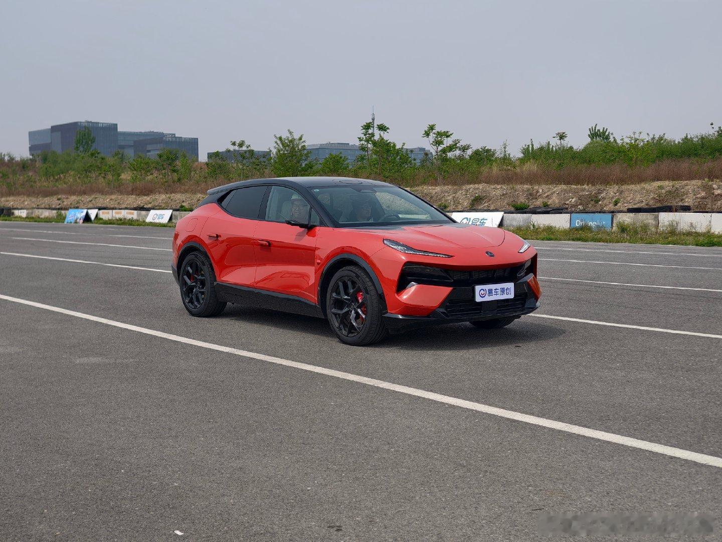 北京车展媒体日，不一定出现在车展现场，也可以出现在郊外，别人看展车，我这边直接开