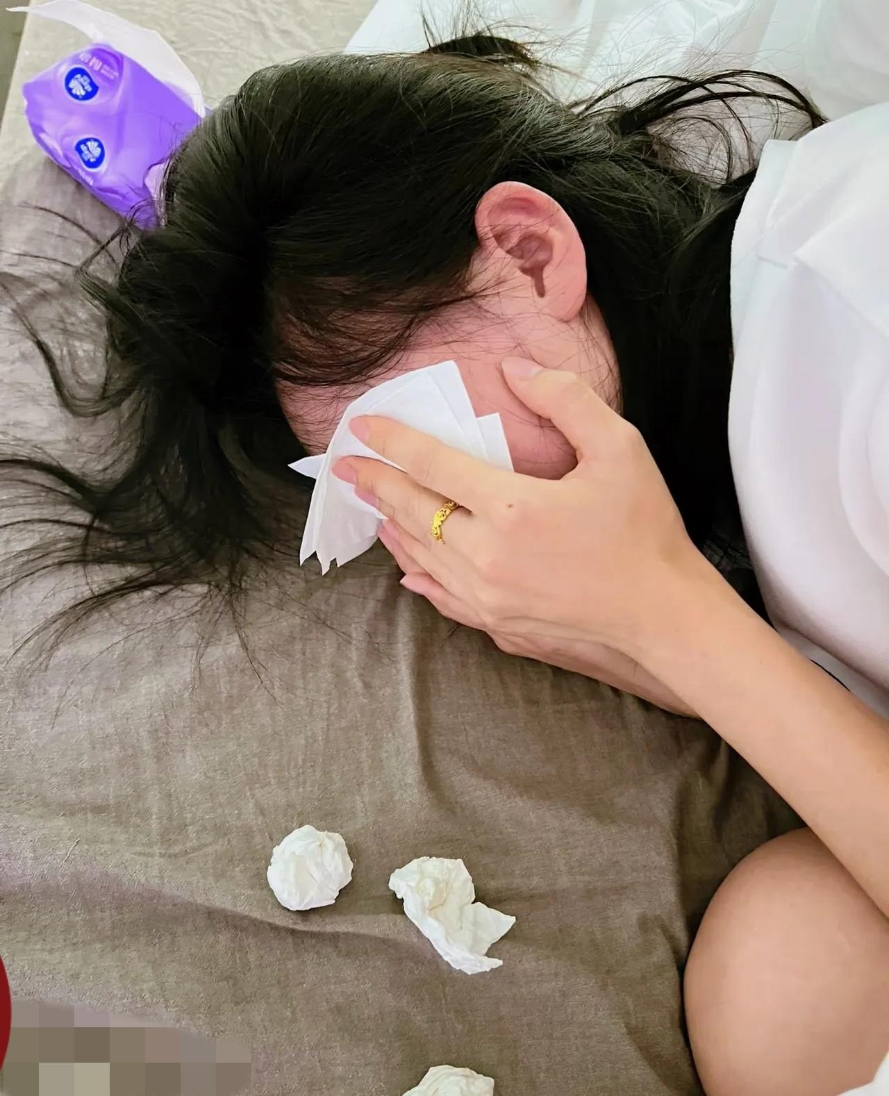 真是同病相怜，看了心里真堵得慌！
一家三口全躺平，这日子一眼望不到头，焦虑得晚上