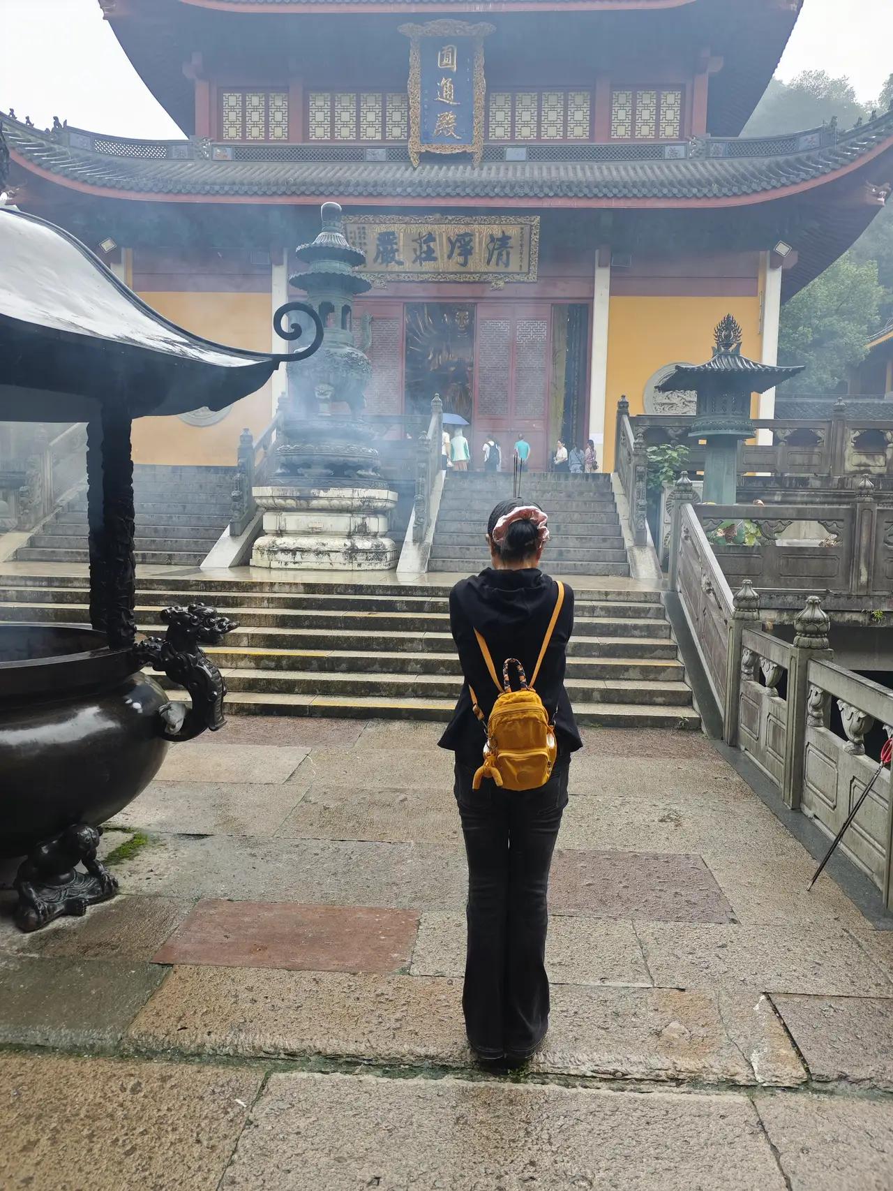每当我有空的时候就喜欢来杭州灵隐寺、永福寺和韬光寺以及天竺路上的法喜寺、法净寺和