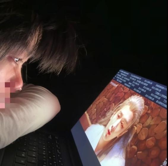 有人诉苦说：“被成毅的粉丝害惨了！”
事情是这样的——有很多路人朋友追完《长安二