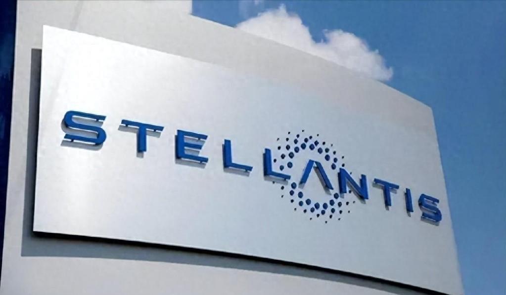 玛莎拉蒂历经多次易主，品牌定位长期摇摆，SUV赛道决策迟缓埋下隐患。2003年便
