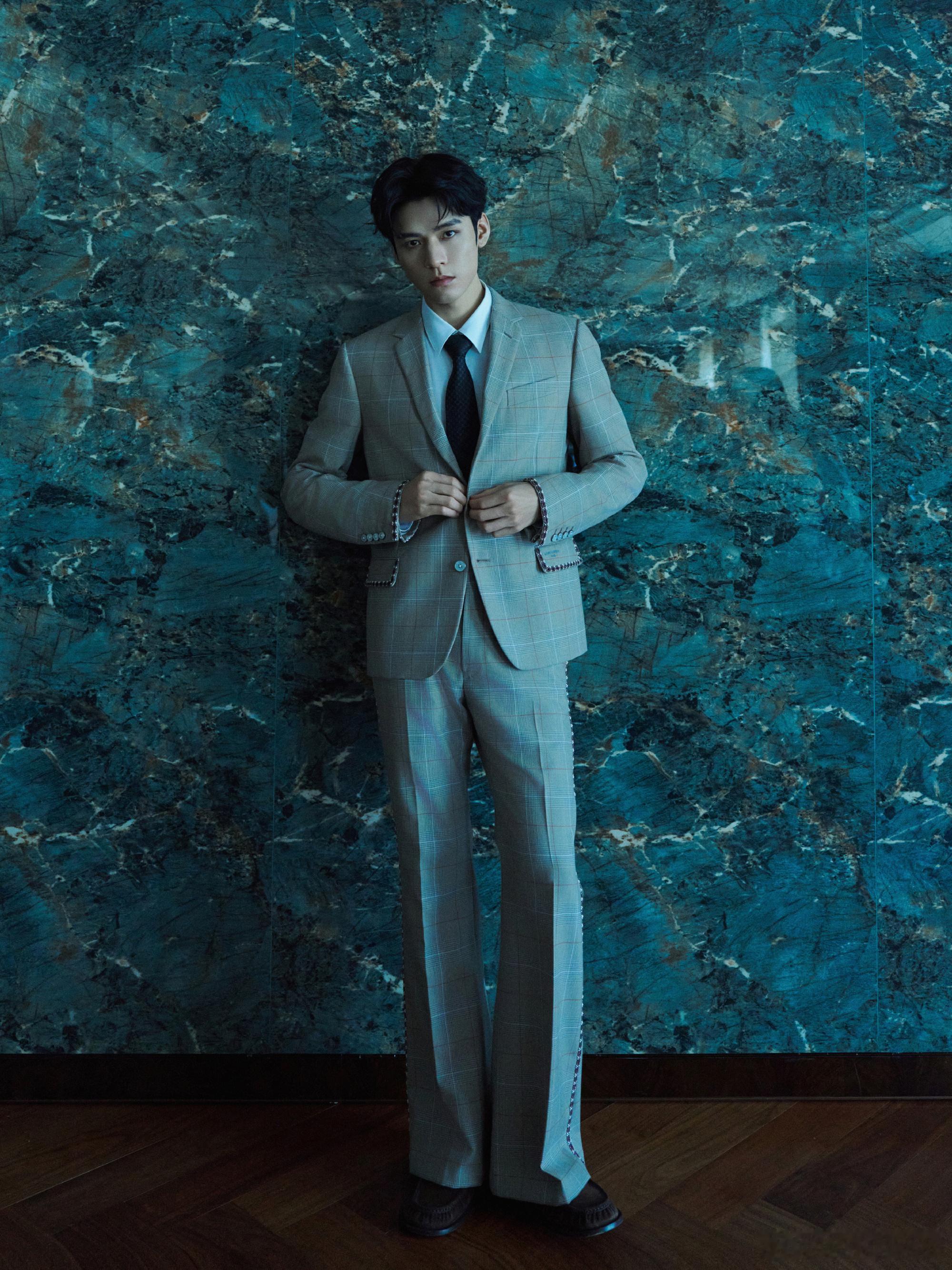 龚俊｜星光大赏出图 携三套造型亮相今日星光大赏的龚俊来啦   ～   第一套出自