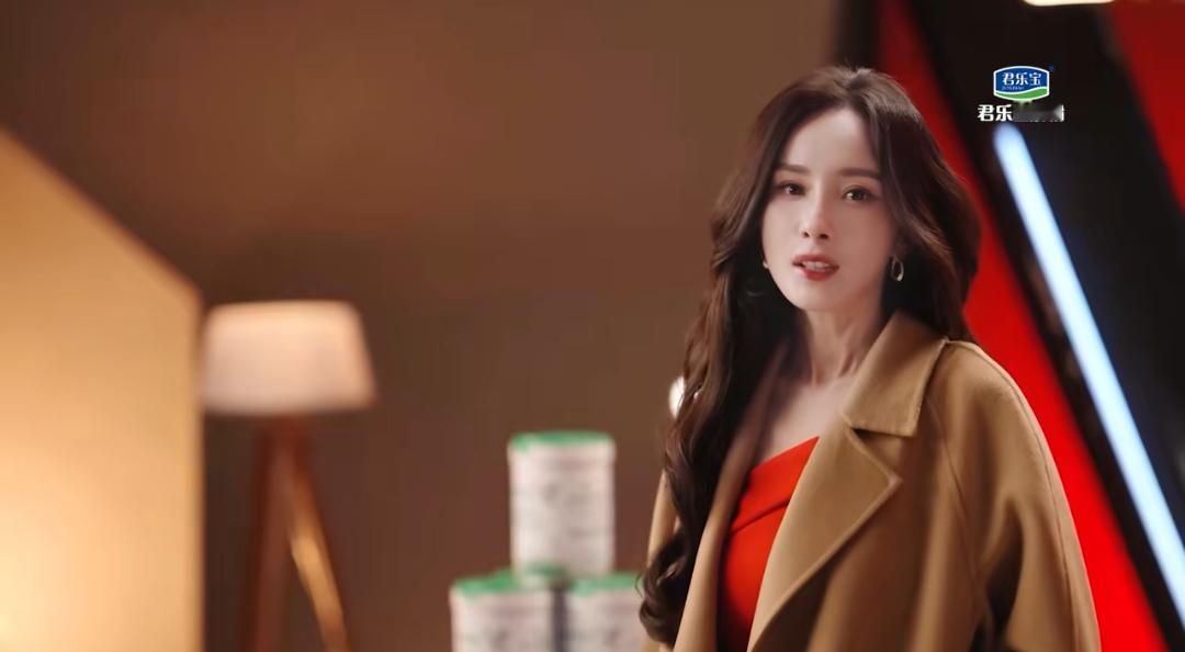 和杨幂一起聊聊你的年度关键词君乐宝奶粉  我的年度关键词：爱自己，从一罐君乐宝奶