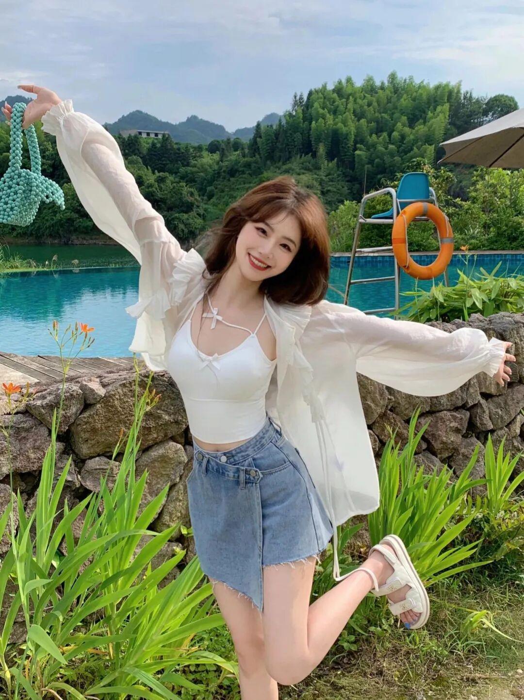 怎样能拍出好看的街拍照片总有些美好，是镜头不经意间捕捉到的。比起僵硬的摆拍，我更