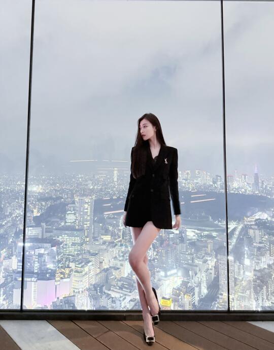 你说我拜金 但这个世界上就是有人花钱买我的开心