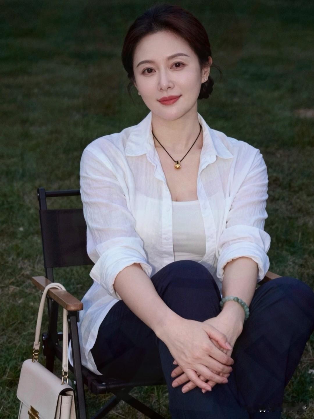 有气质的女人，给人什么感觉？真正有气质的女人，未必长得惊艳，却自带舒服的磁场。待