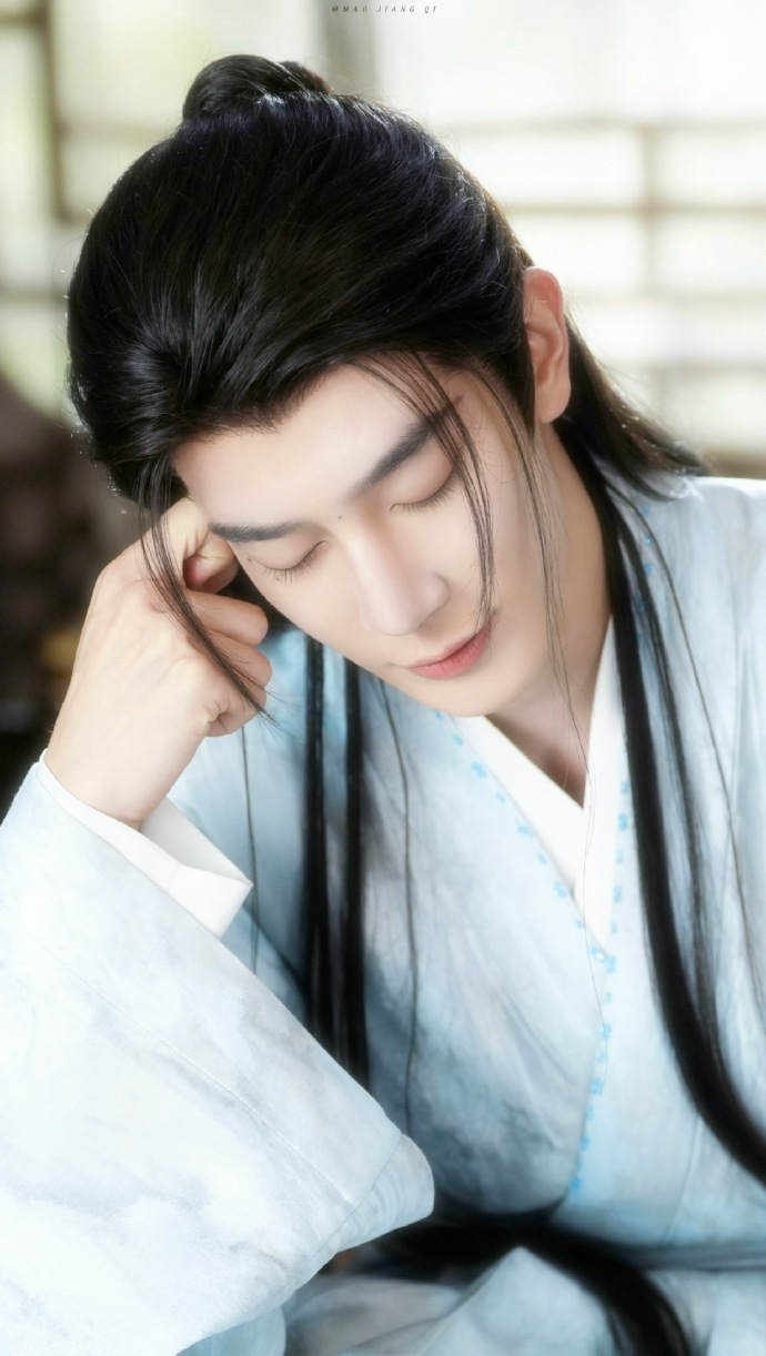 夏之光夏之光月鳞绮纪 《月鳞绮纪》真的看了之后都让我很心疼夏之光出演柳为雪，我们