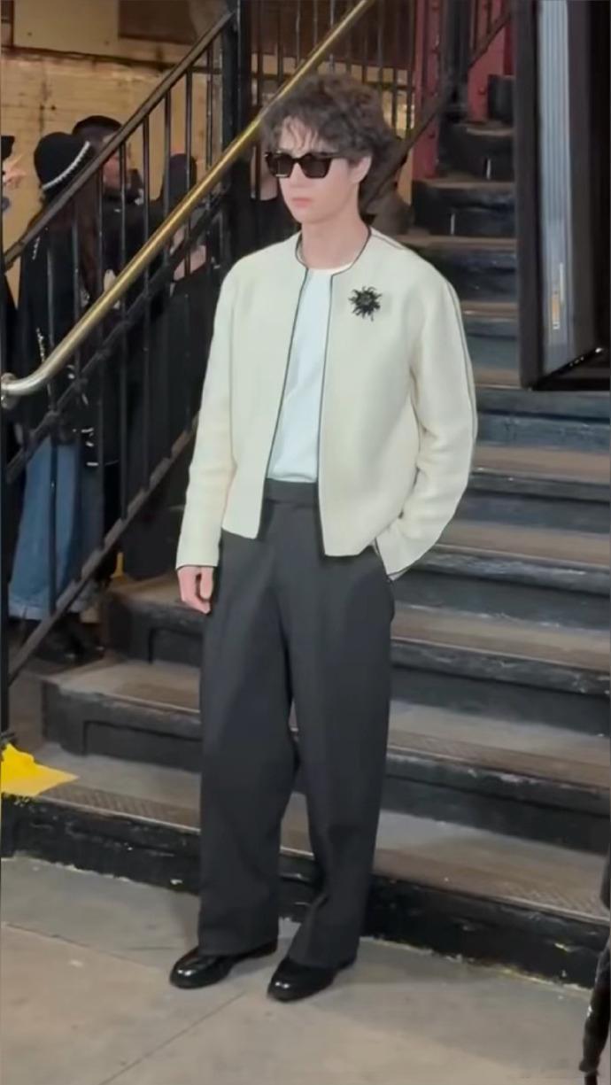 王一博纽约时装周亮相 王一博帅气亮相 CHANEL 2026 高级手工坊系列大秀