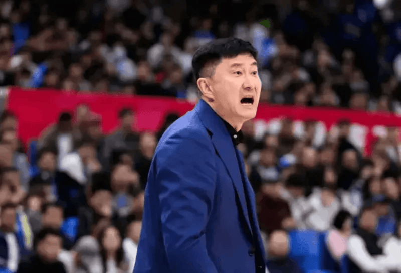 杜锋：比分领先后没有任何战术，边线发球直接传到对方手里