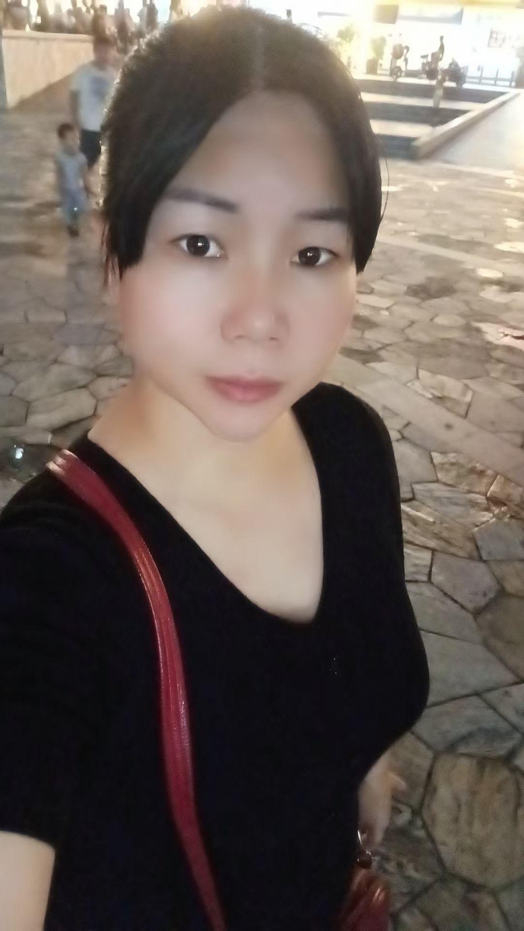大家好，我是七姐，8点钟就开始睡觉了，这个时候又醒来了。因为今天跟朋友一起去爬山