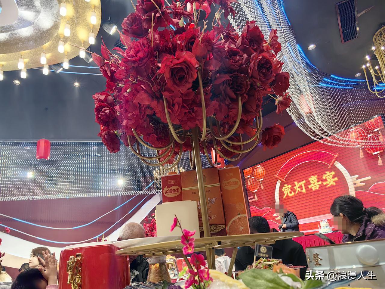 完灯宴席，盛行于陕西关中道地区，是孩子由童年步入少年，进入孜孜不倦的学习攻坚阶段