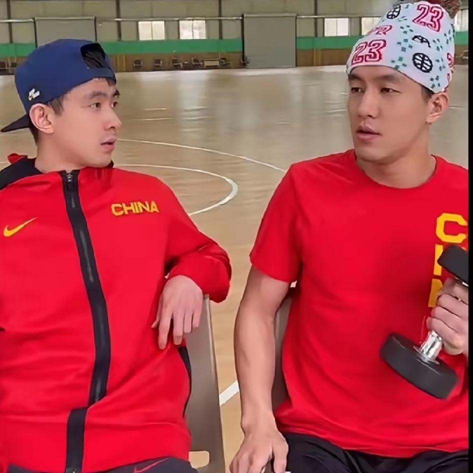 赵继伟为什么在中国男篮不受欢迎?
我认为有以下几方面原因：
1，赵继伟是名控卫！