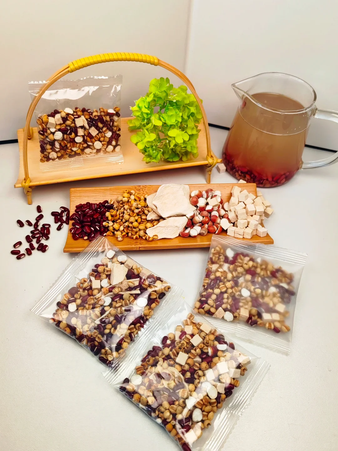 三伏天，潮湿闷热，红豆薏米水