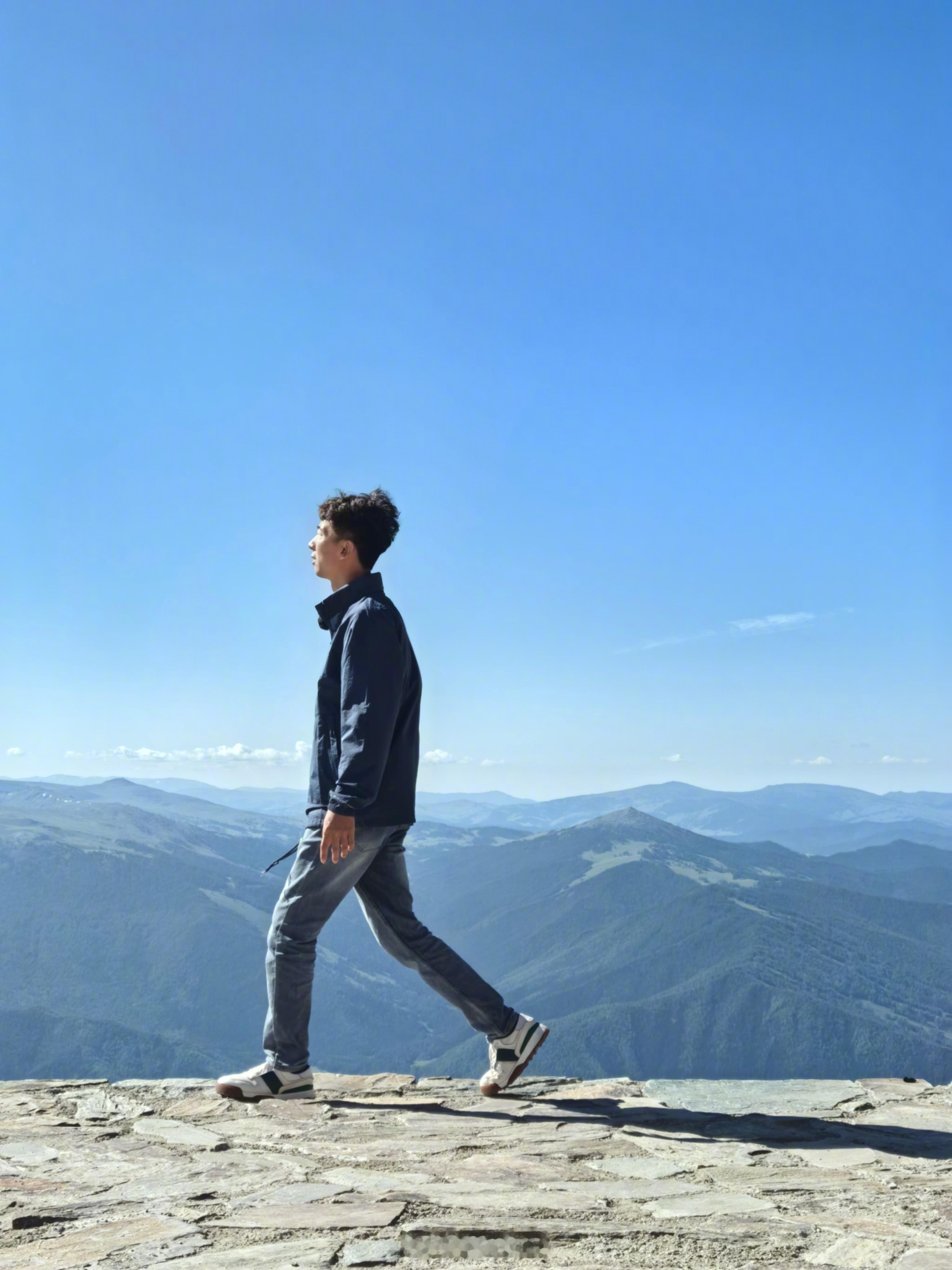 发现无止境 day3，上午没有开车，打卡了禾木吉克普林滑雪度假区，坐了两段缆车登