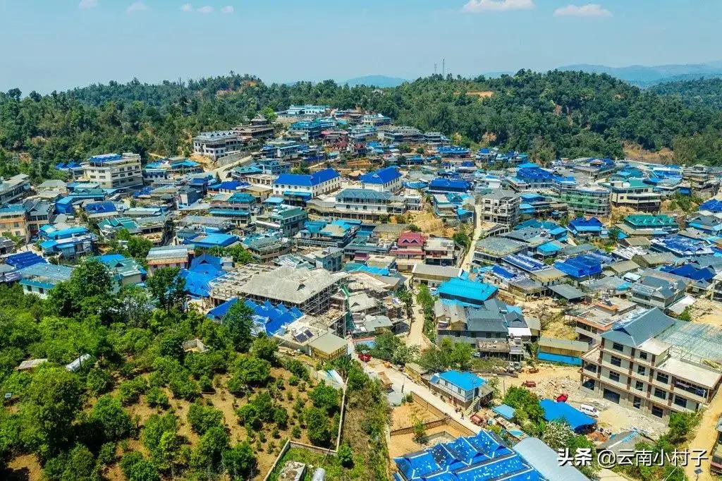 中国最神奇确有平淡不起眼的一个村
云南西双版纳傣族自治州的一个靠山而富裕的山村，