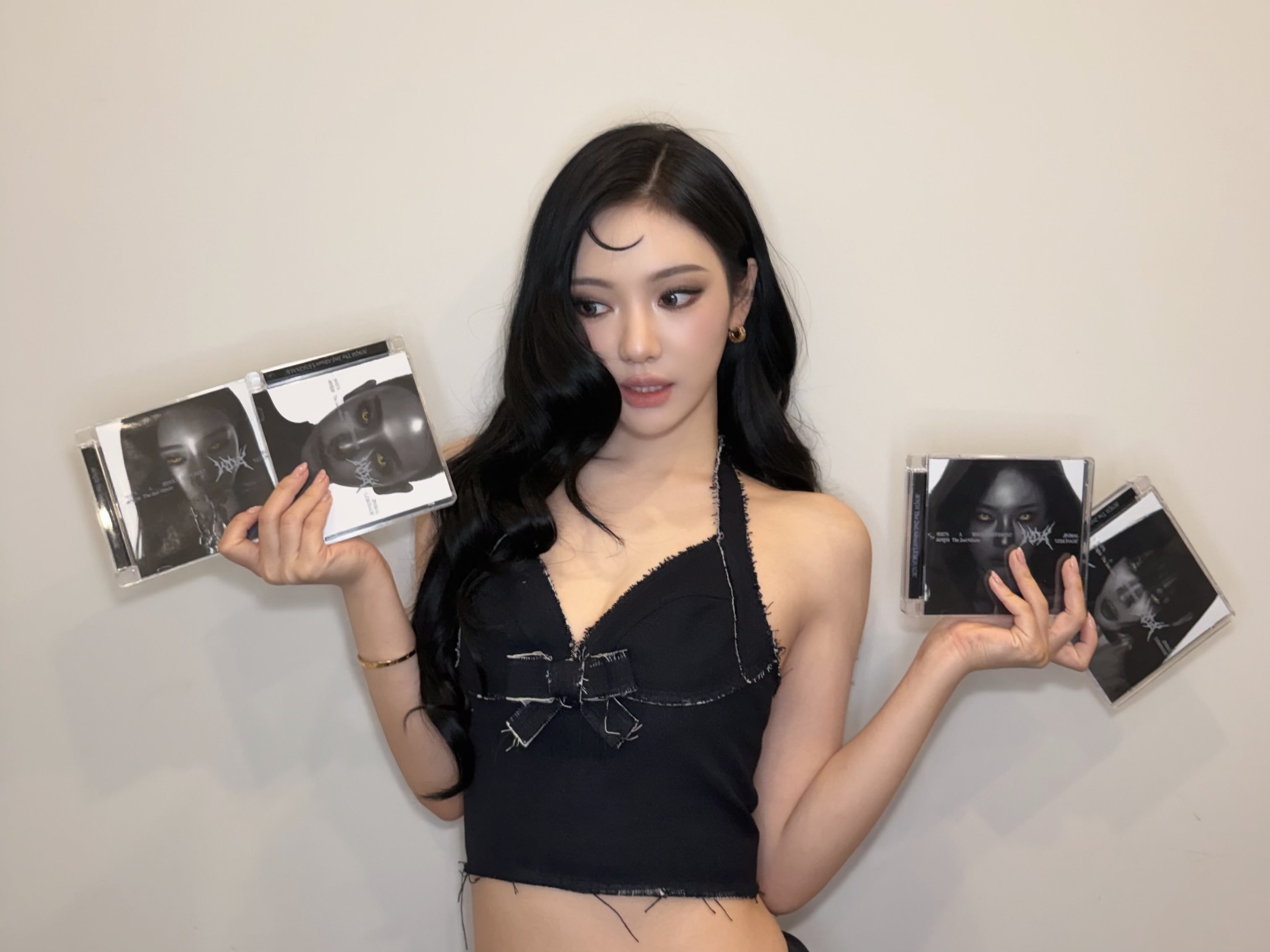 Knock, knock! Here's NINGNING with the M