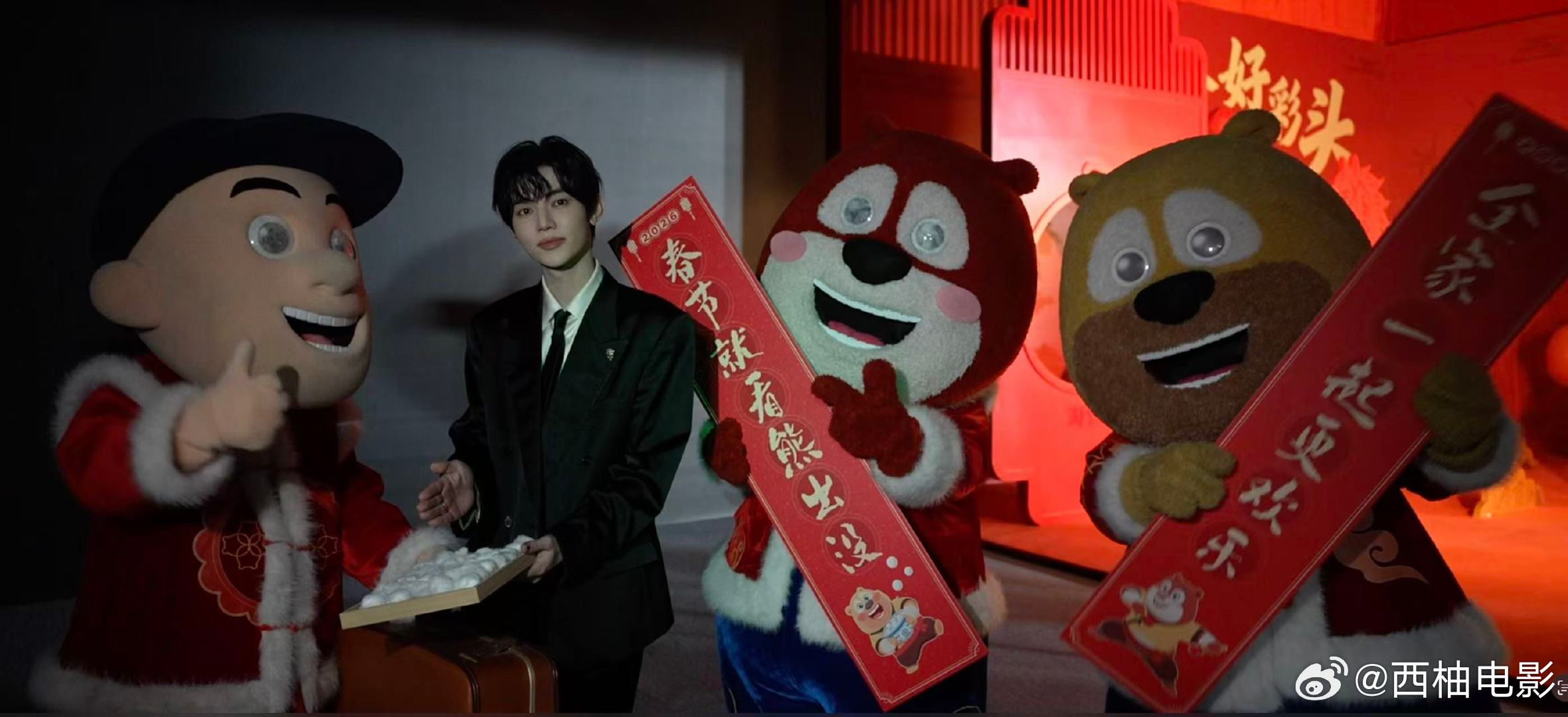 熊出没在微博之夜卖霉豆腐 谁能想到微博之夜的隐藏节目是熊大熊二卖霉豆腐！全网爆火