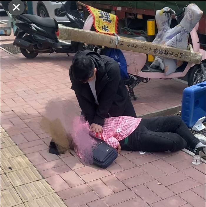 市井偶遇生死劫 凡人出手护平安意外从不会提前打招呼。4月28日上午11时许，济南