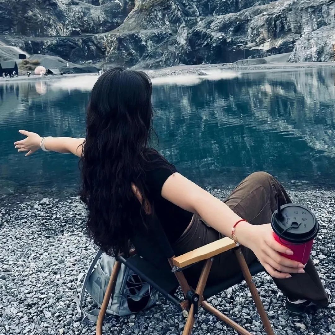 “你的过去我不愿过问，那是你的事情。你的未来我希望参与，这是我的荣幸。” ​​​