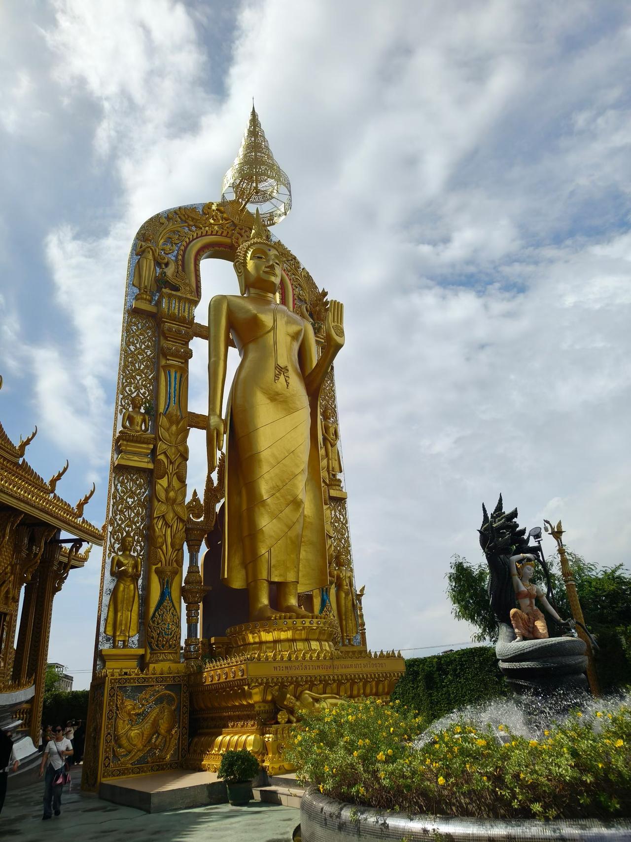 儿孙自有儿孙福，没有儿孙也享福

人生旅途，不如意事常八九。一些父母对儿女婚姻大