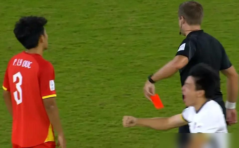 赛前把对手想成只会缩头的乌龟，结果开局就被人按在地上疯狂摩擦，越南队这回算是贡献