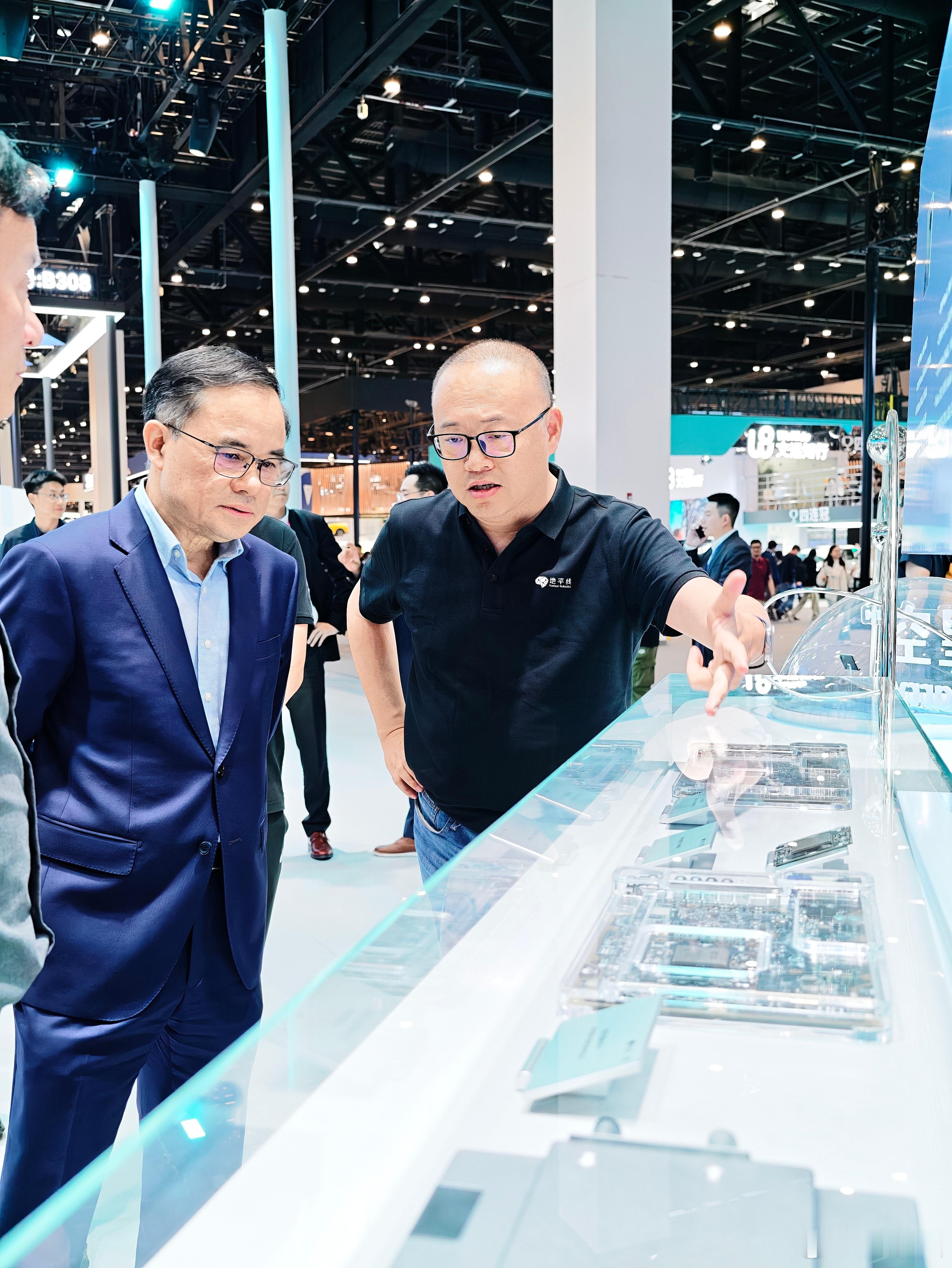 刚才翻资料突然发现这几个新闻可以连起来解读首先是比亚迪部分车型即将涨价 因为内存