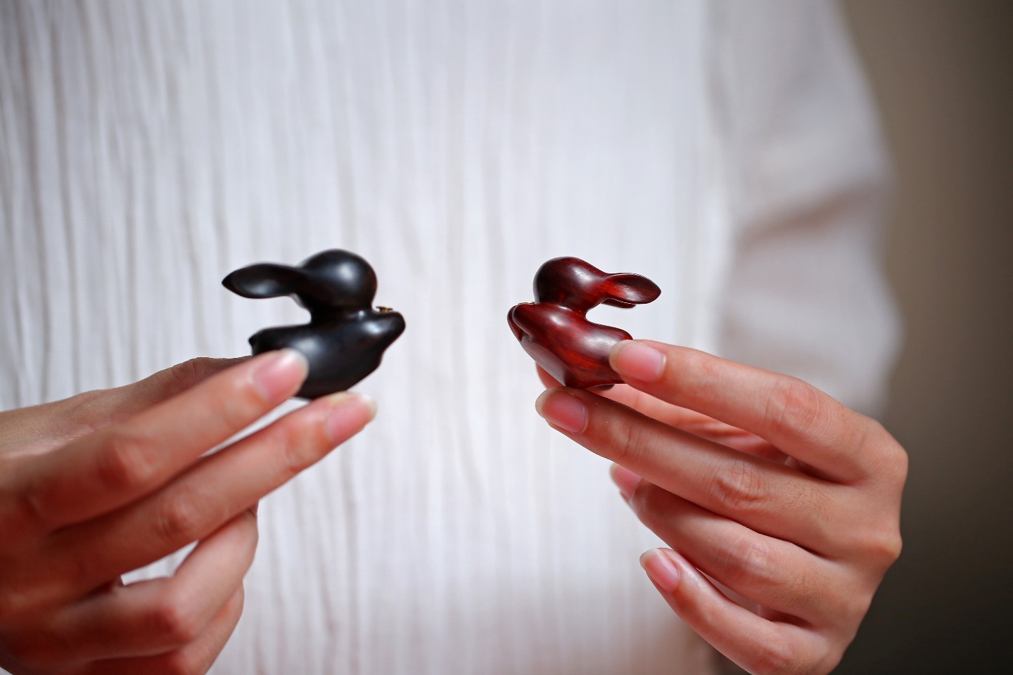 玉兔献香·香插品茗闻香，由他作伴紫檀 37*20*36mm 重12g 紫光檀 4