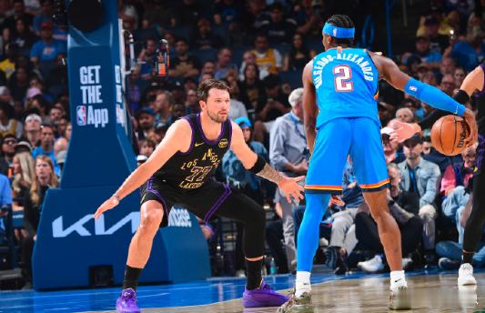 詹姆斯谈MVP四强争霸：偏爱卢卡，堪比60年代四巨头对决！詹姆斯谈MVP竞争 N