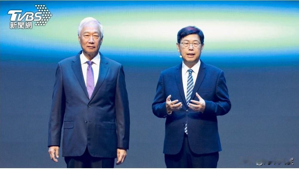 久违露面的郭台铭今日满头白发现身鸿海科技日年会，2028是否卷土重来，惹关注！