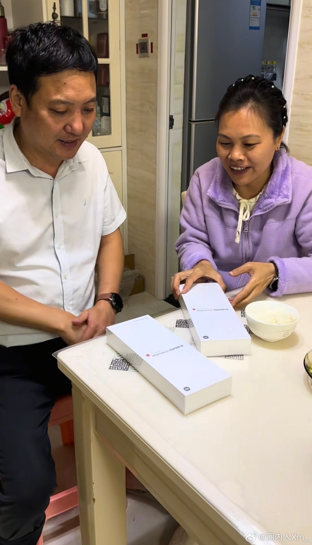 20岁，上班五个月全款给爸妈买了两台小米17ProMax小米小米