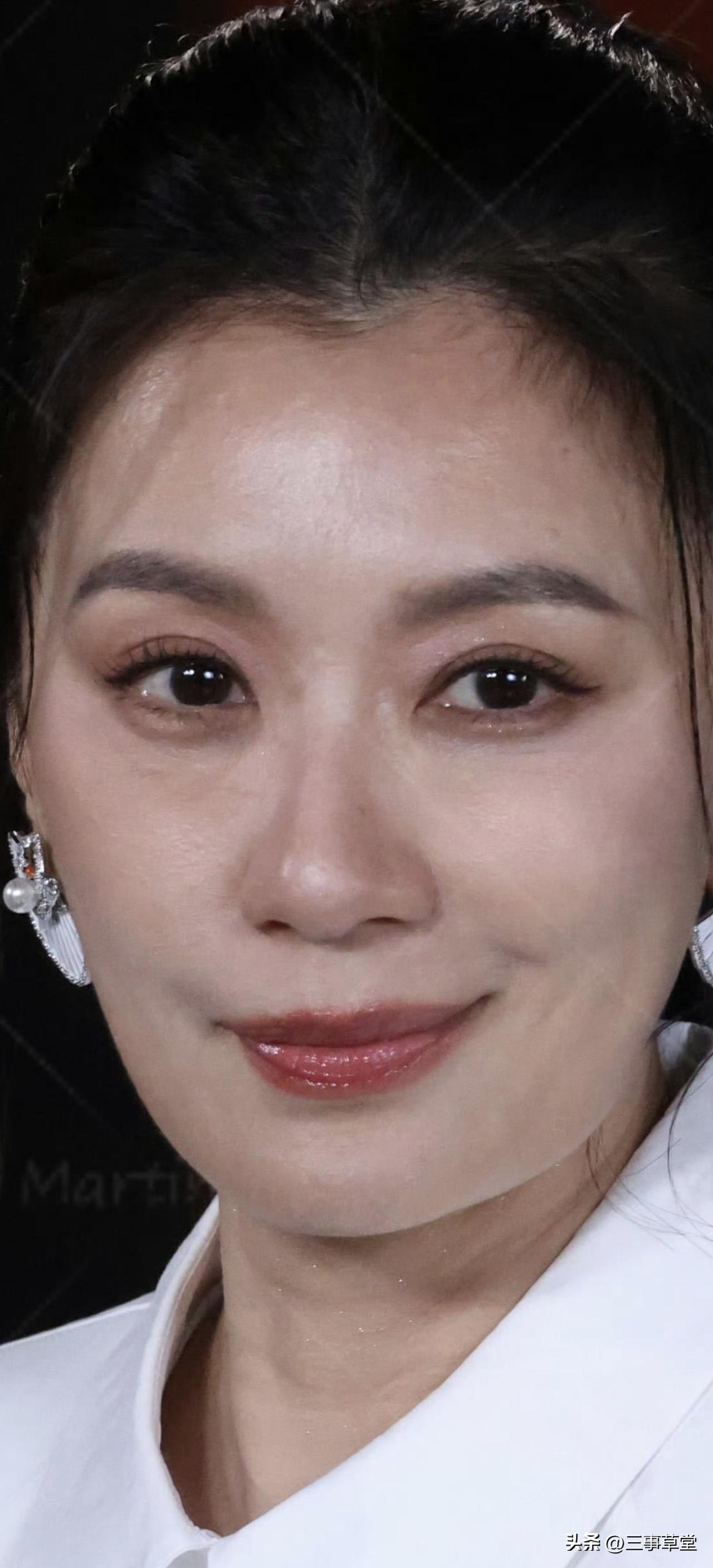 贾静雯上城士非遗巡游展生图
高清镜头下的美貌，气质太棒啦！娱乐圈那点儿事