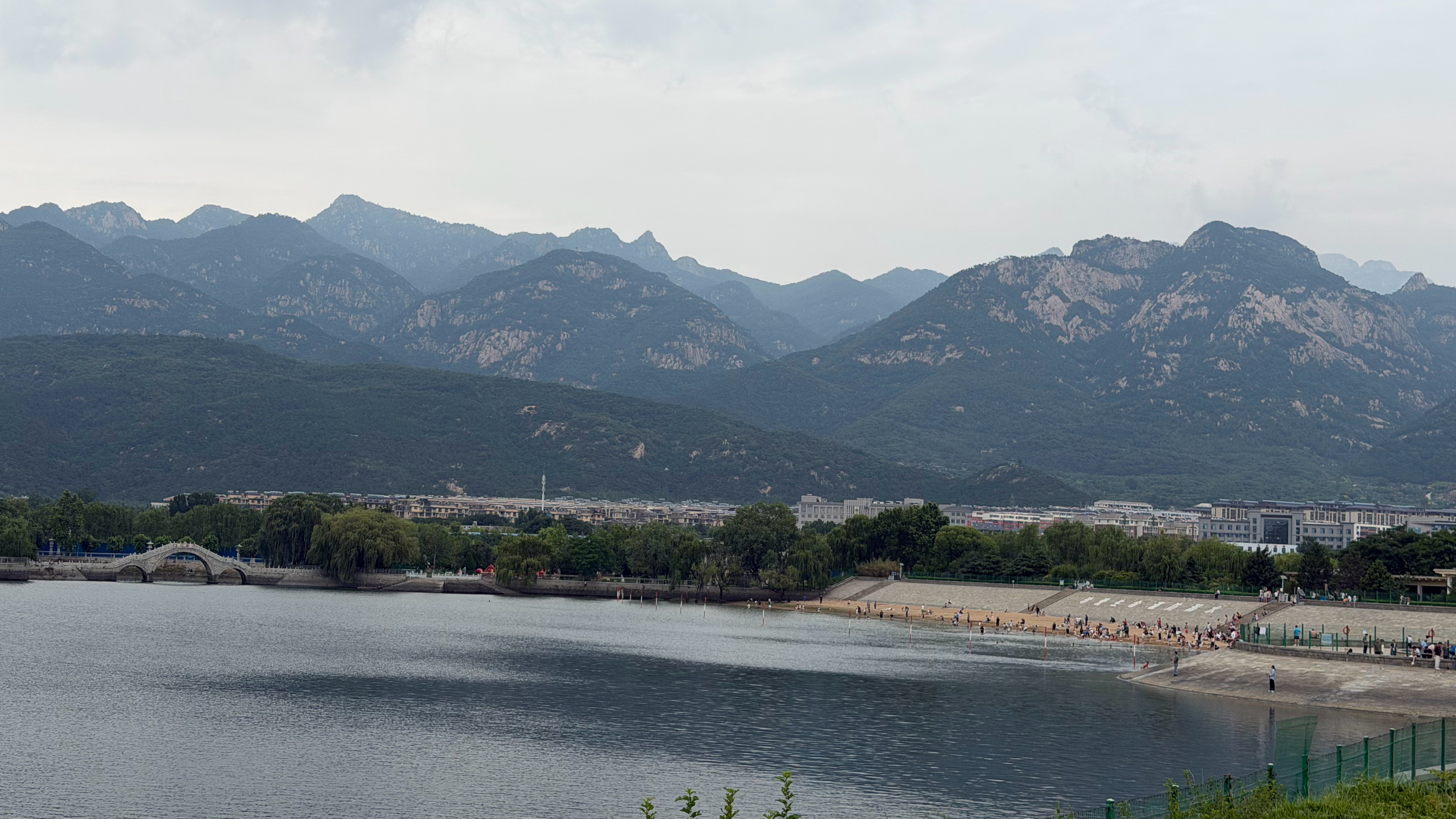 有爬过泰山的朋友吗？这泰山看着也不咋高呀(我没爬过) 泰安