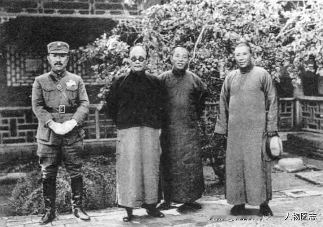 杨虎城在榆林视察时留影，自右至左为杨虎城、张学良、井岳秀、高桂滋