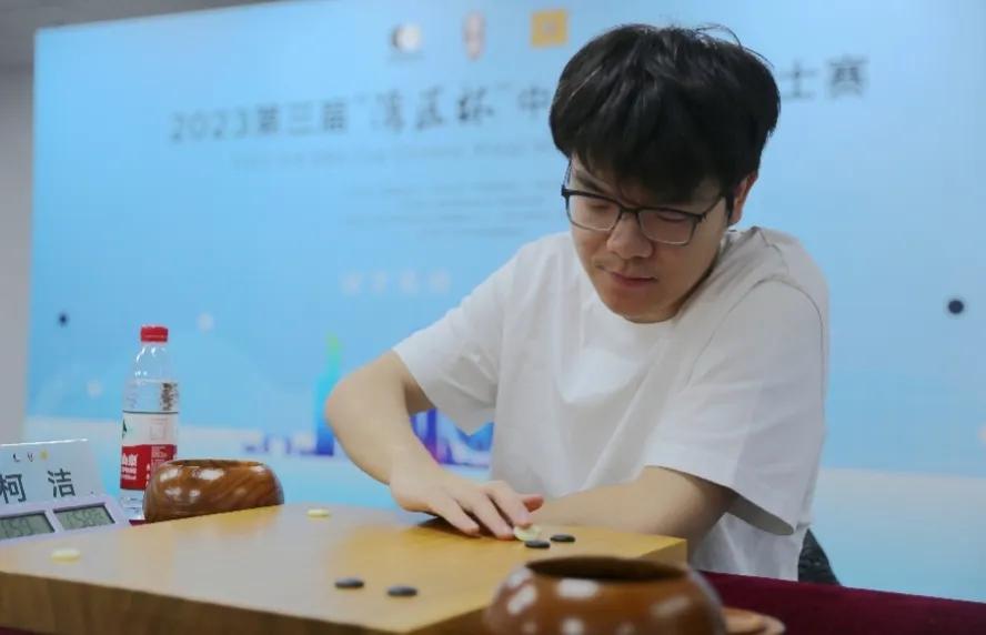 柯洁的中后盘是怎么了？

三块棋均做活~稳赢
三败着致失误~出局

简述大棋士赛