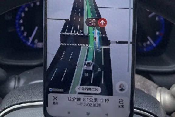 反向“封神”！民进党越打压越火爆，高德地图凭一个功能霸榜台湾应用市场

一场荒唐