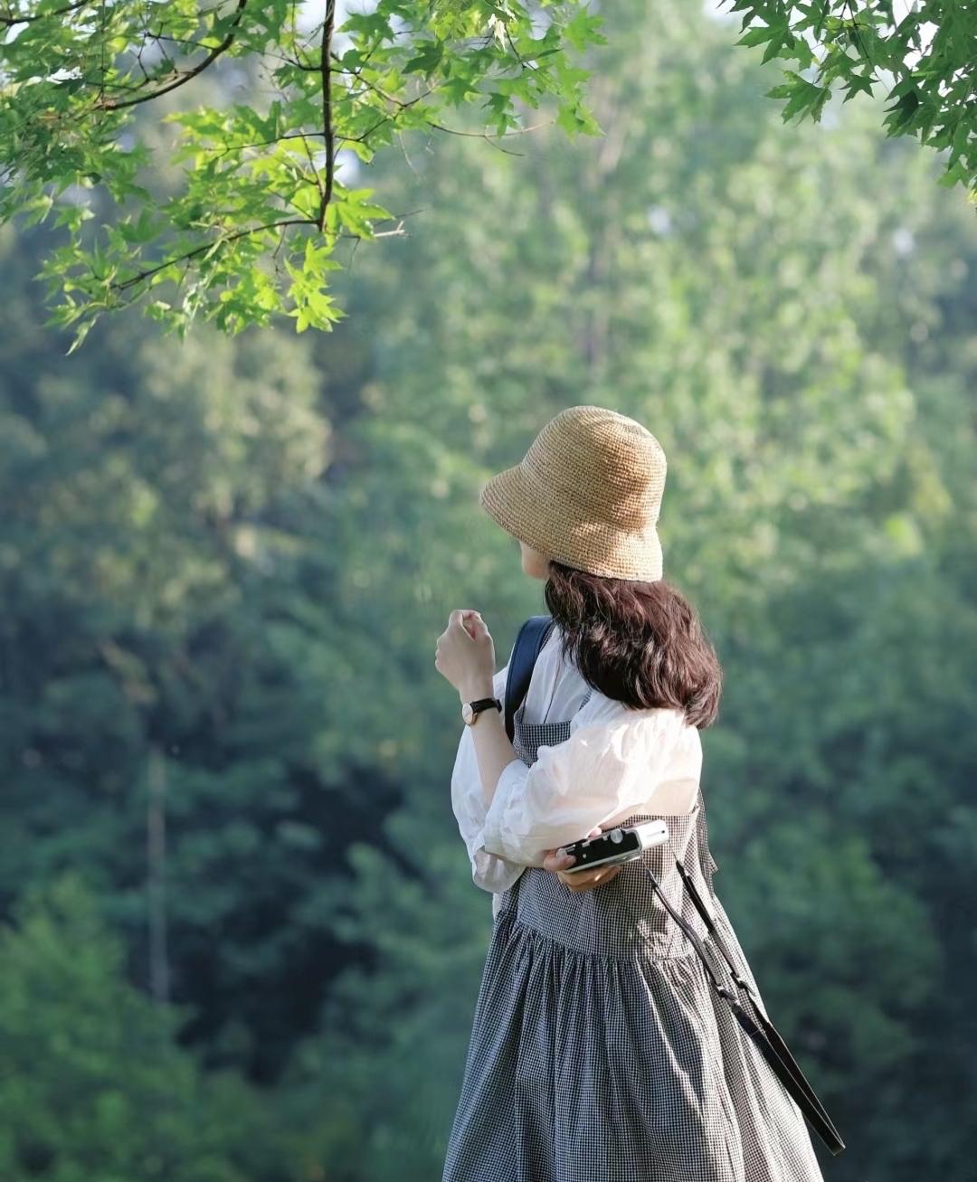 女人在婚姻里最容易犯的一个错误，就是“向外求”。

她们求认可，求安全感，求被呵