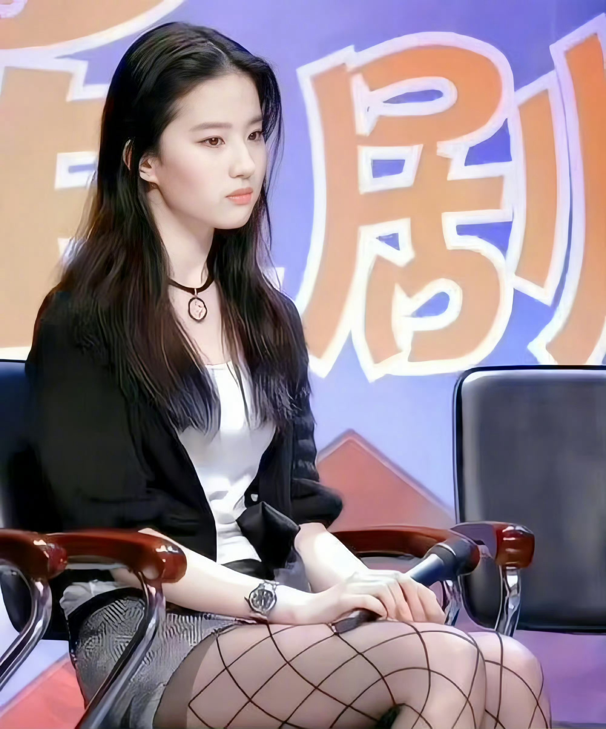 刘亦菲把渔网袜穿得好清纯渔网袜也掩盖不了刘亦菲的仙气 刘亦菲早期穿渔网袜的照片，
