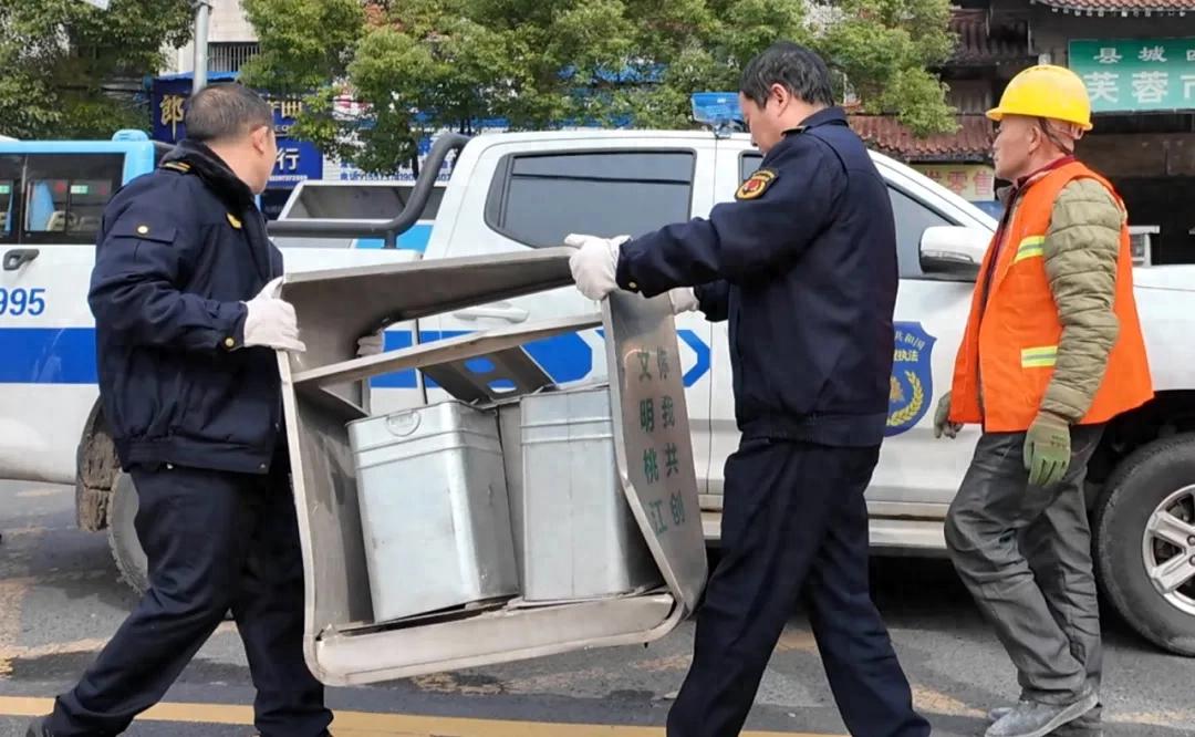 桃江：焕新果皮箱 扮靓市容市暖民心