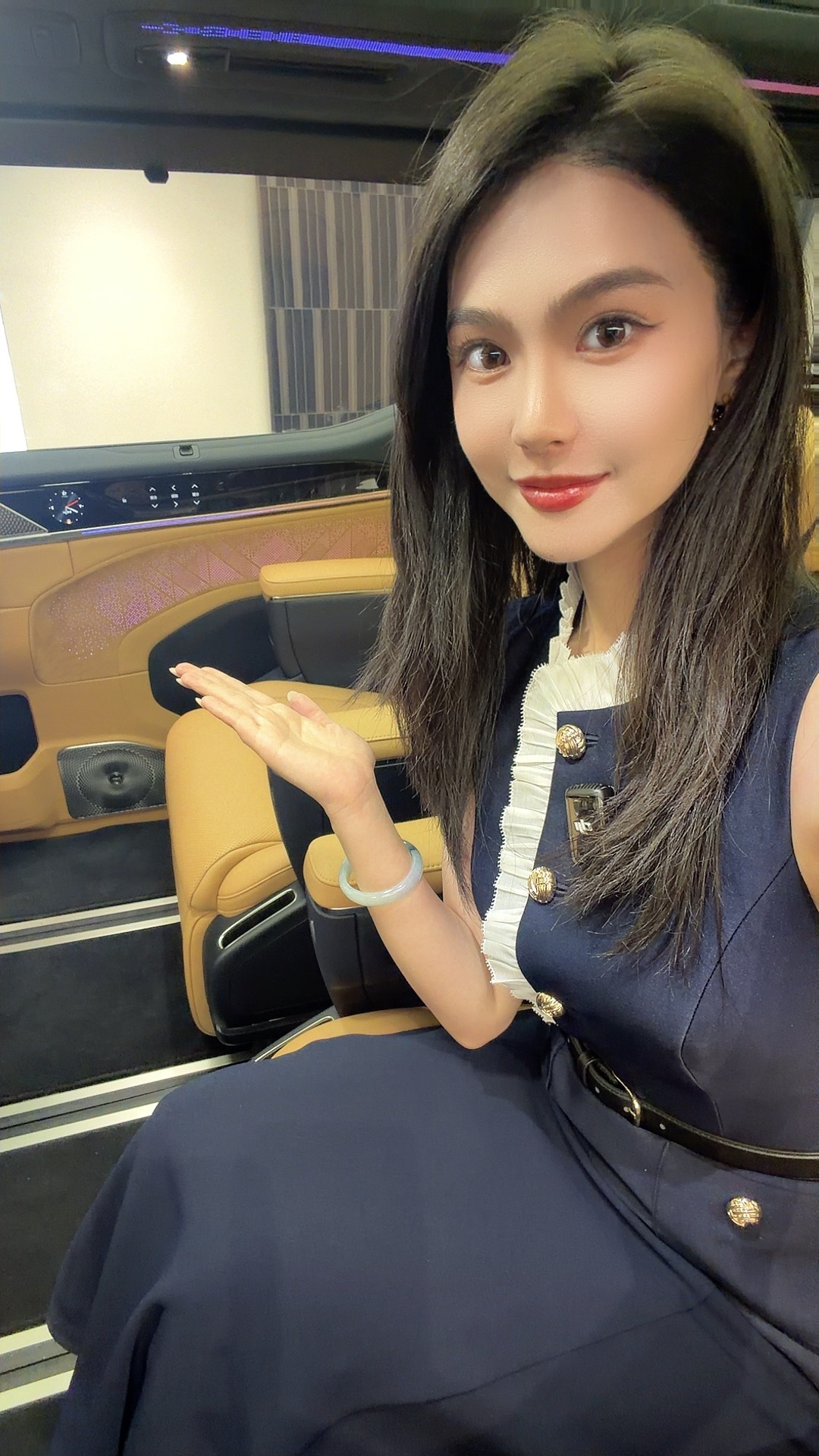 开这台MPV的人，不必羡慕任何一台豪华燃油车焕新极氪009