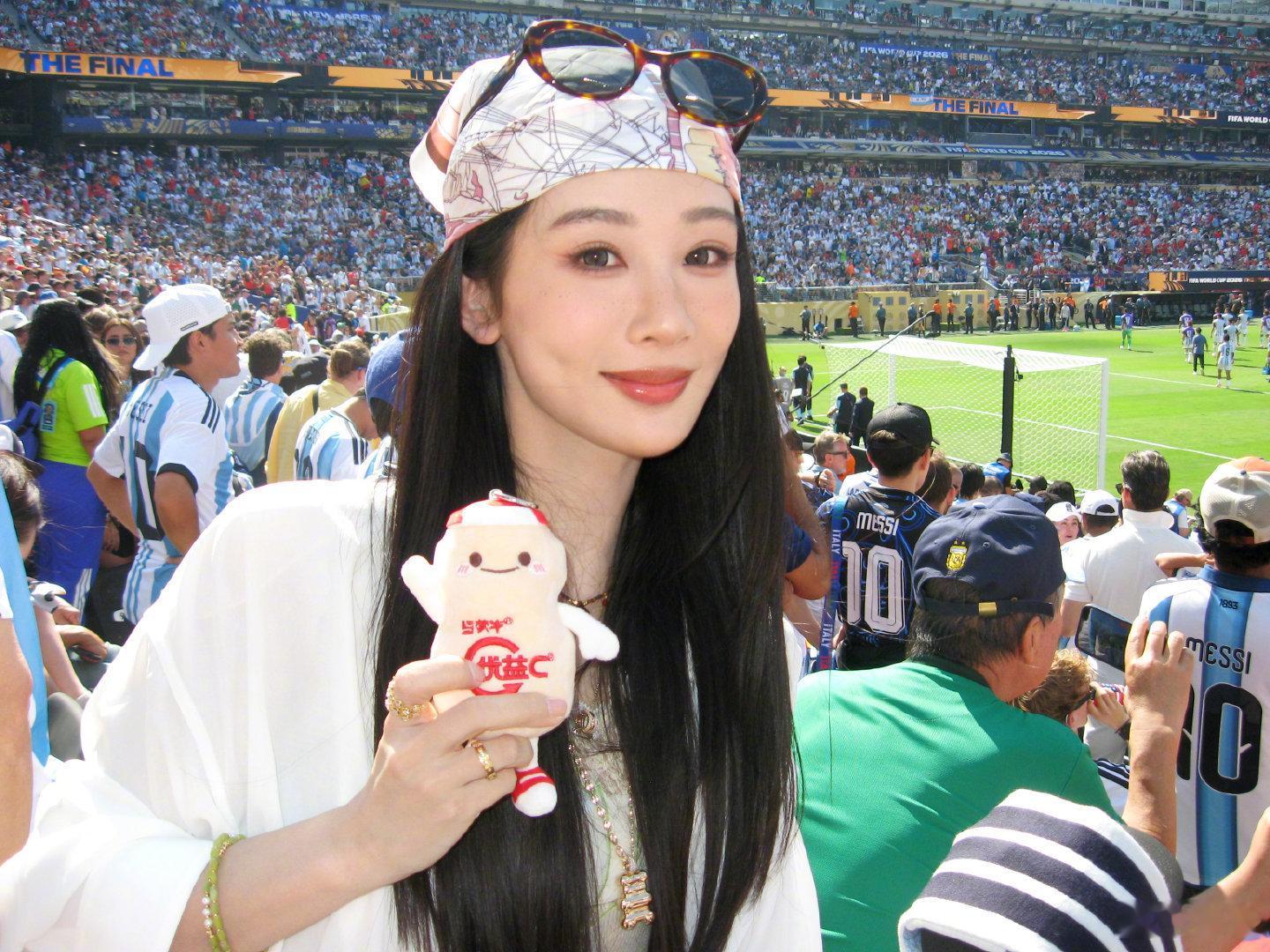 杨紫杨紫李祯yz杨紫家业铃铛遇到风会响，我遇到你，心里的小鹿会乱撞