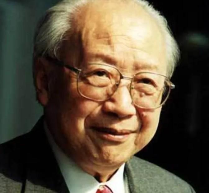 1931年，家境贫寒的钱伟长被清华大学破格录取，家里没有钱给他买一套体面的衣服，